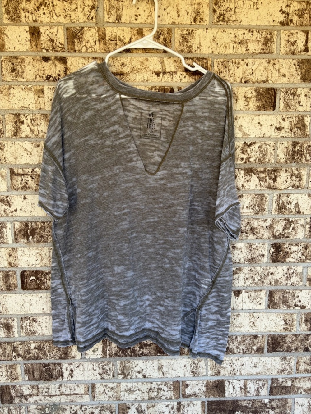 We The Free Gray/Green Heathered V-Neck Burnout Pullover
